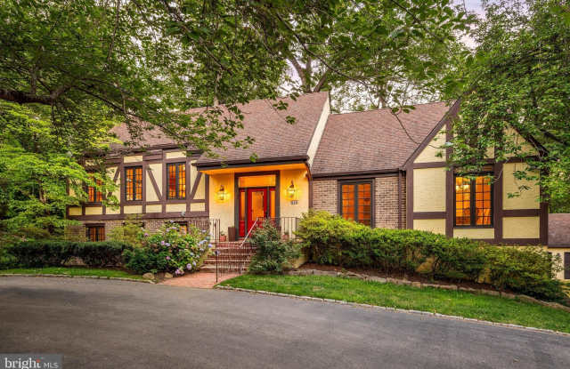 644 ROBINSON Lane
