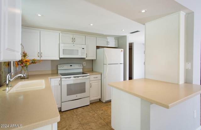 7232 S LA ROSA Drive