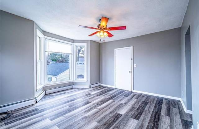 Photo of 216 Maplewood Avenue