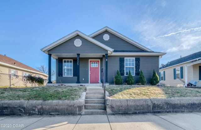 2225 S Porter Avenue - 2225 South Porter Avenue, Joplin, MO 64804