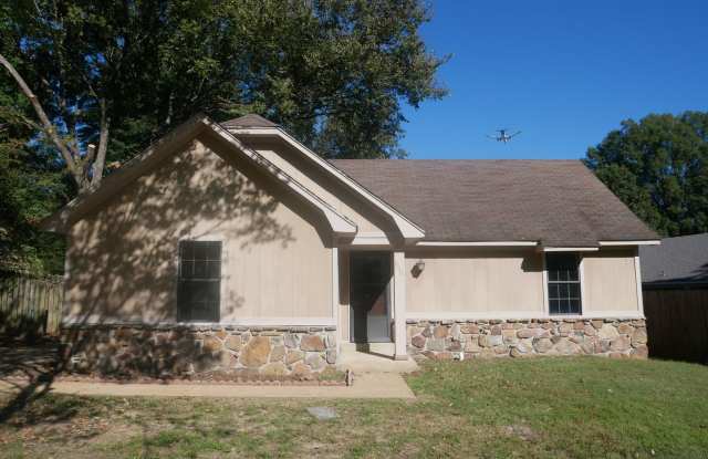 Photo of 850 Pinestone Place Southaven, MS