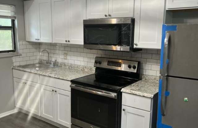 8005 Tommy Ct