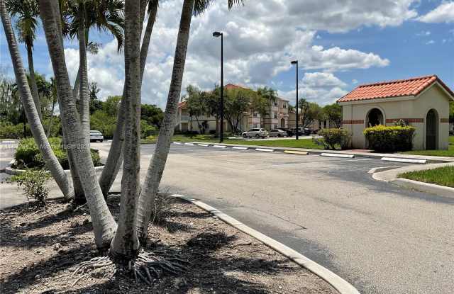 3320 N Pinewalk Dr N