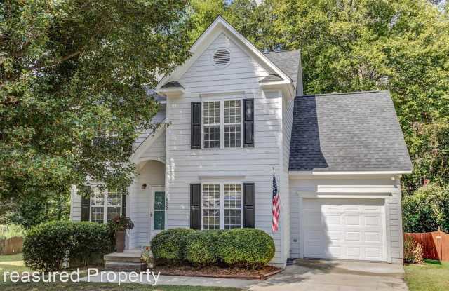 832 Shackleton Rd
