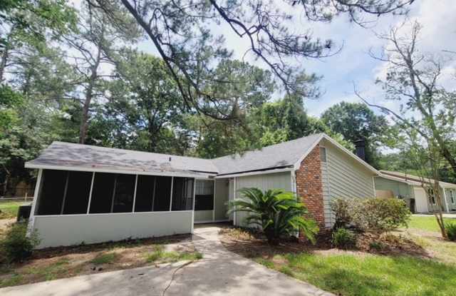 SPACIOUS NE 4/2 w/ Bonus Room/Den, Large Fenced Yard, Screened Porch, & Tile Floors! Avail NOW for $1975/month!