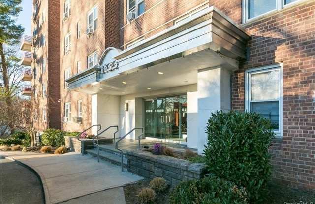 Photo of 1133 Midland Avenue unit: 2A