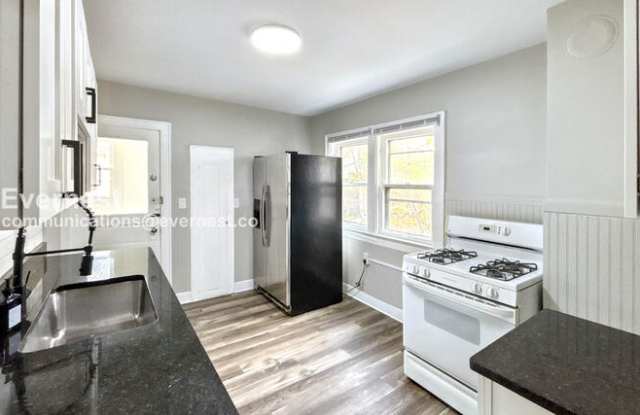 464 East Oakland Avenue