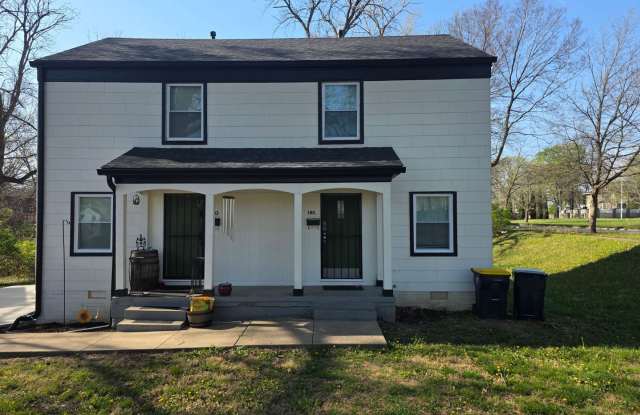 Cozy & Updated Duplex – Close to UMKC, Rockhurst & More