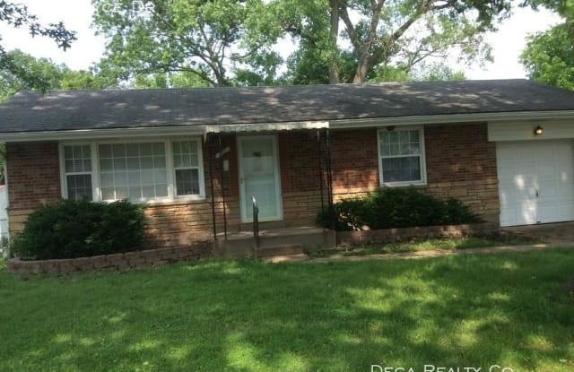 301 Royce Dr - 301 Royce Drive, Ferguson, MO 63135