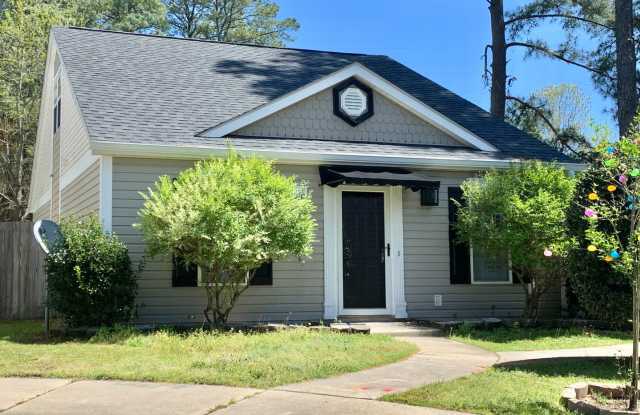 3bdrm/2ba + Single Family Home Heart of New Bern! Fenced Yard!