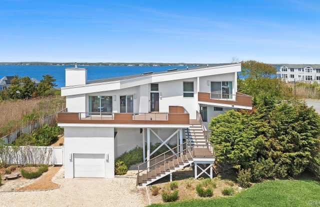 588 Dune Road