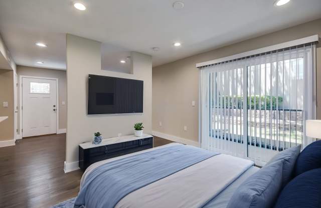 Move-in ASAP: remodeled 1 bed / 1 bath with luxury amenities