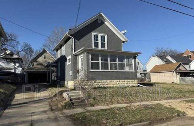 1015 S Columbia Ave