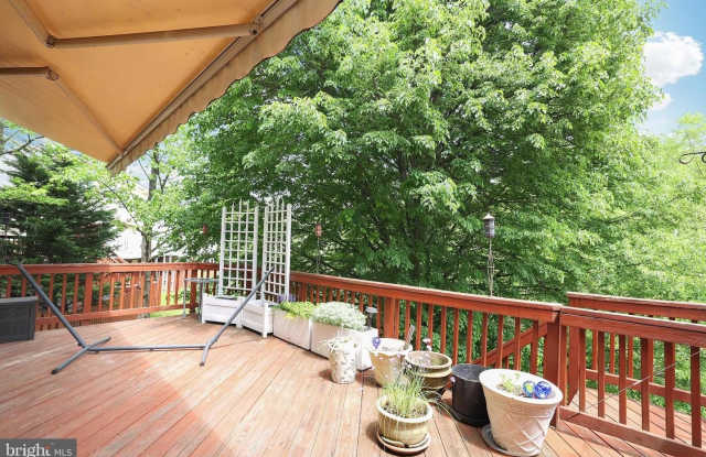 1200 TREASURE OAK CT