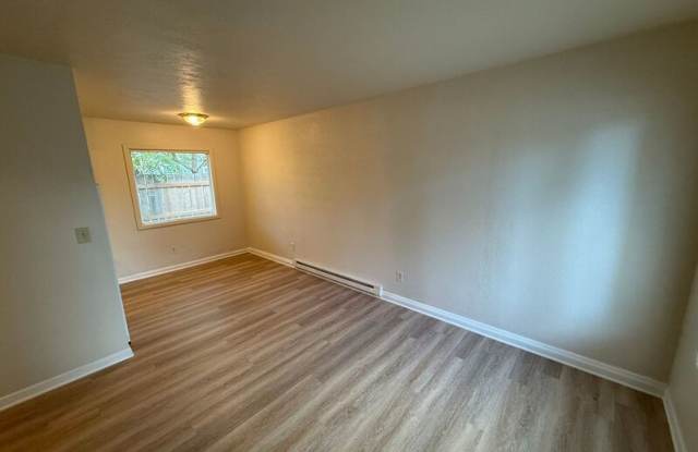 1574 Bellevue St. SE