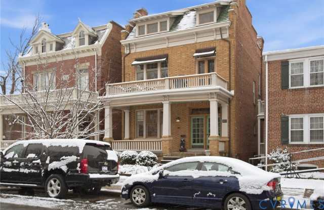 Photo of 2703 Kensington Avenue unit: 1