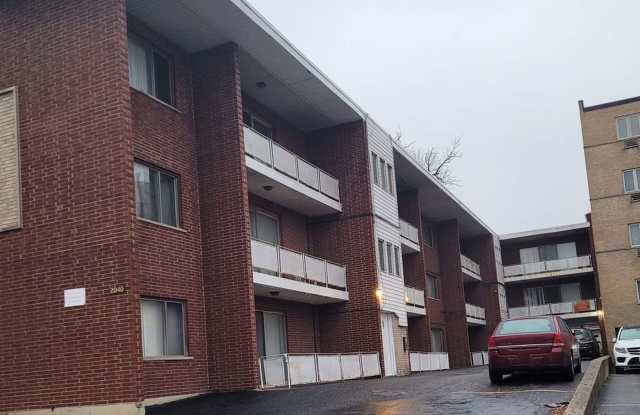 2040 W 111th