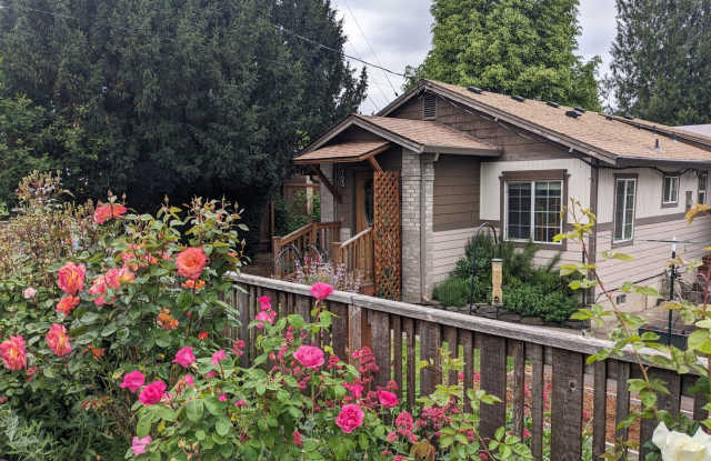 Welcome Gardner's! **Solar Panels=lower electric * Landscape Service is Included *