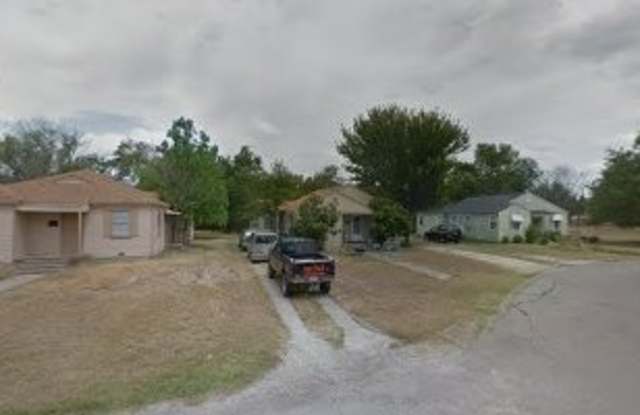 550 Loraine - House