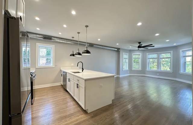 2639 West Carmen Avenue