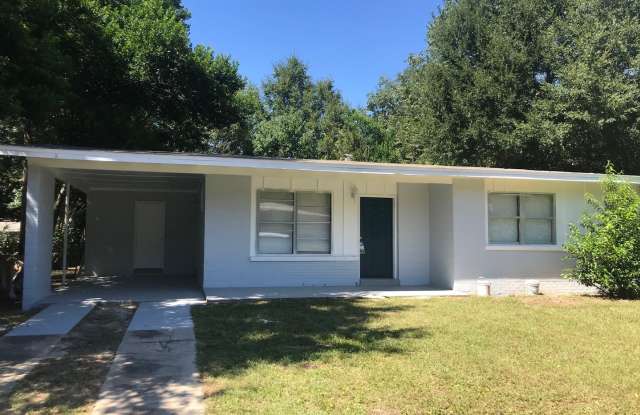 918 Cranbrook Ave Pensacola, FL 32505 MOVE IN SPECIAL!! Waived $350 Cleaning Fee!!!!!