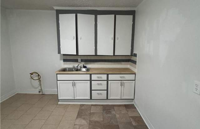 301 Weaver Street unit: 1