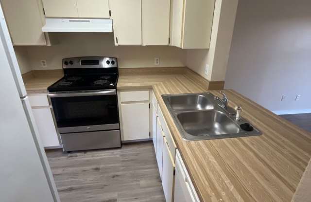 For Rent-2-bedroom, 2.5-bathroom located in the vibrant community of Brandon