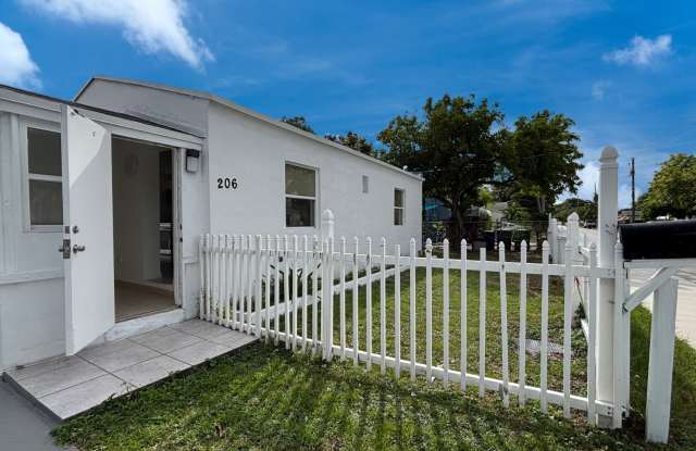 206 Ne 2nd Ave