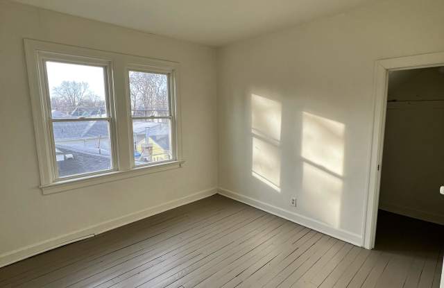 609 West Broadway Street