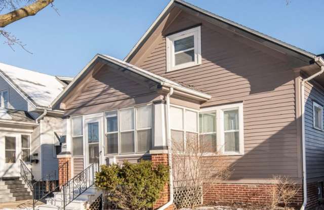Single Family Home for Rent in Racine!