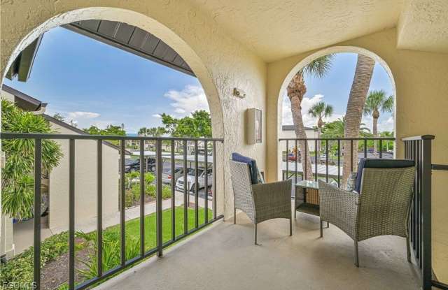 8475 Charter Club Circle unit: 5