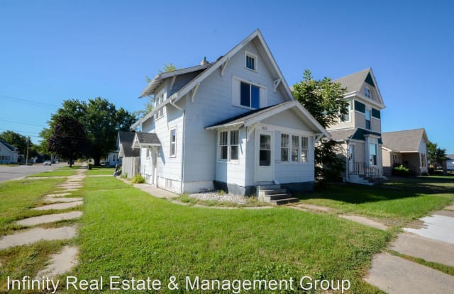 1101 W Oakland Ave - 1101 Oakland Avenue West, Austin, MN 55912