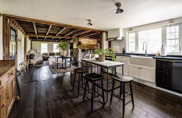 Photo of 740 Little City Road