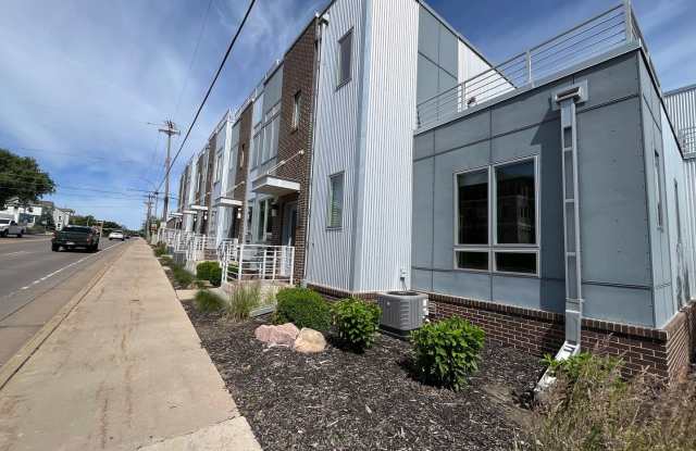 3 Bed/2.5 Bath Townhome in Downtown Sioux Falls!!