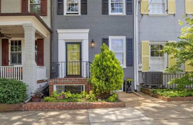 Photo of 428 WOLFE Street