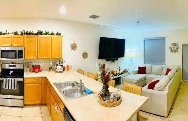 3398 W 92nd Pl