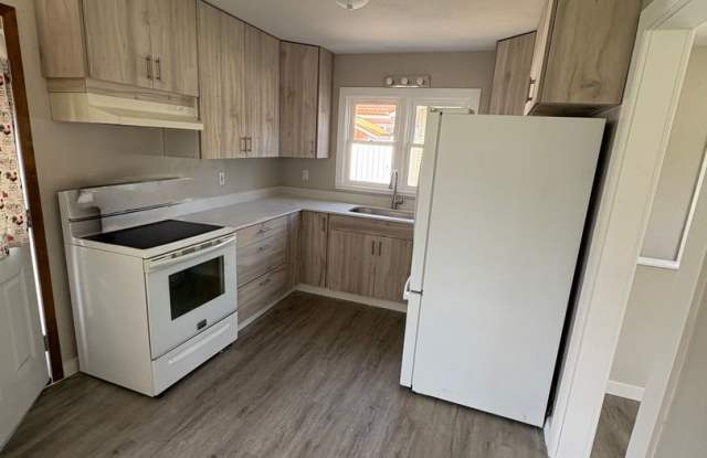 UPDATED 3 Bedroom 1 Bathroom single family home