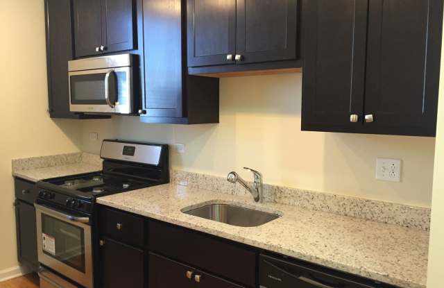 Photo of 2452 W Albion Ave