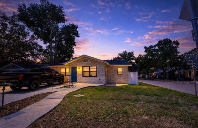 7218 N HIGHLAND AVENUE