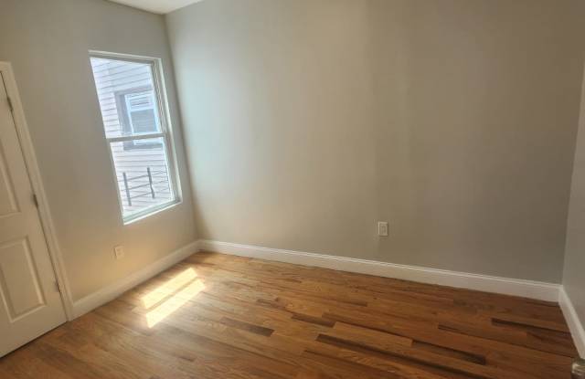 480 Avon Ave
