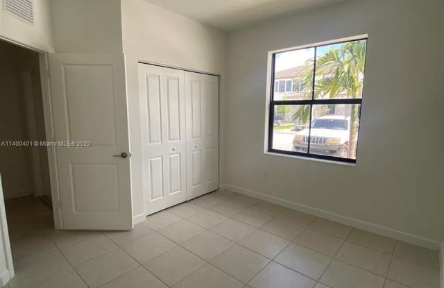 11802 SW 245th Ter