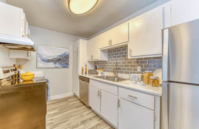 Las Brisas Apartment Homes