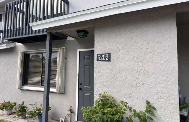 5202 Bayside Drive