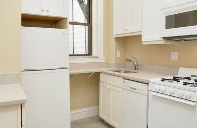 Nice 1 bed split in Fenway