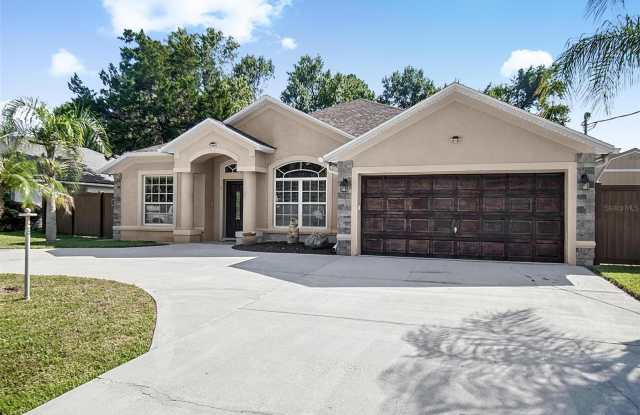 61 FRANCIS LN