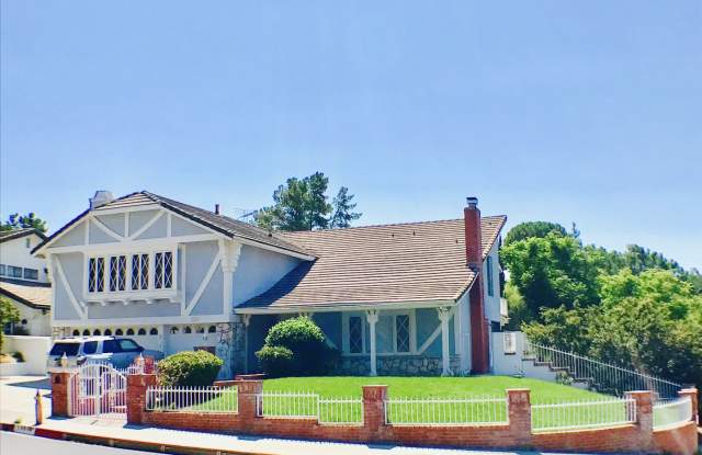 Very Spacious home in the desirable Porter Ranch area with a separate detached guest house