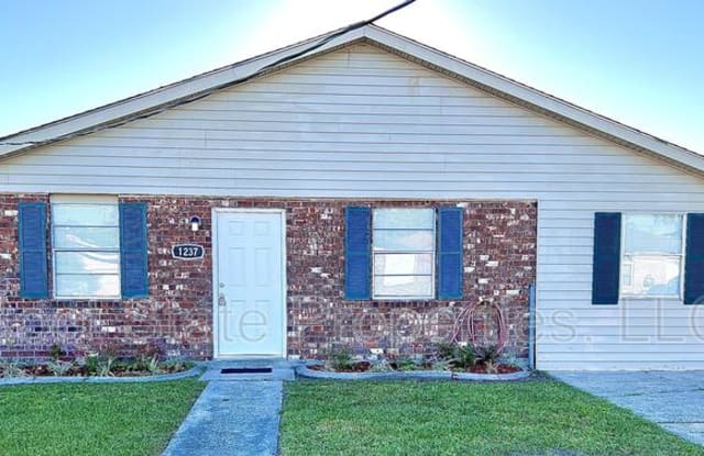 1237 Saint Ann Street - 1237 Saint Ann Street, Marrero, LA 70072