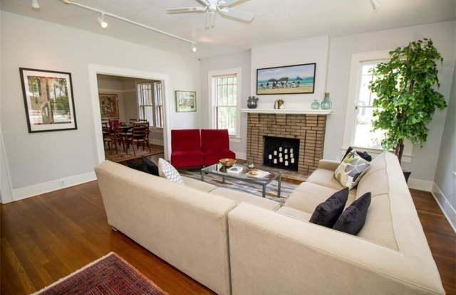 1115 W 22nd 1/2 St