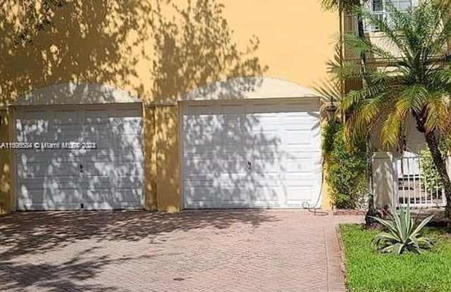 5444 NW 112th Pl