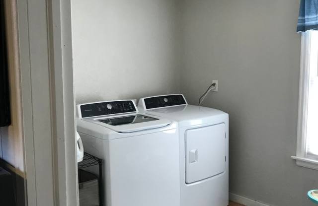 3 Bedroom Single Family w/Garage  Large Yard